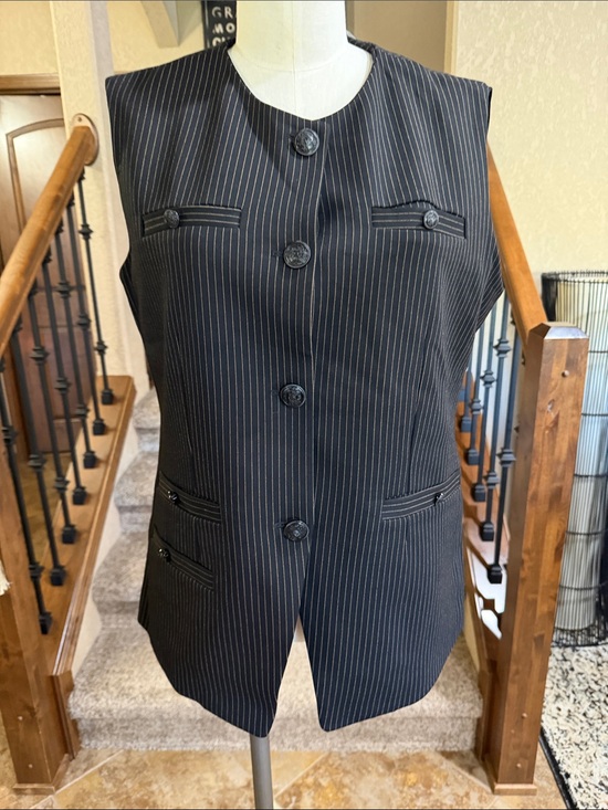 Elie Tahari Jackets & Blazers - Elie Tahari Black/Canel Pinstripe Sleeveless Vest - L